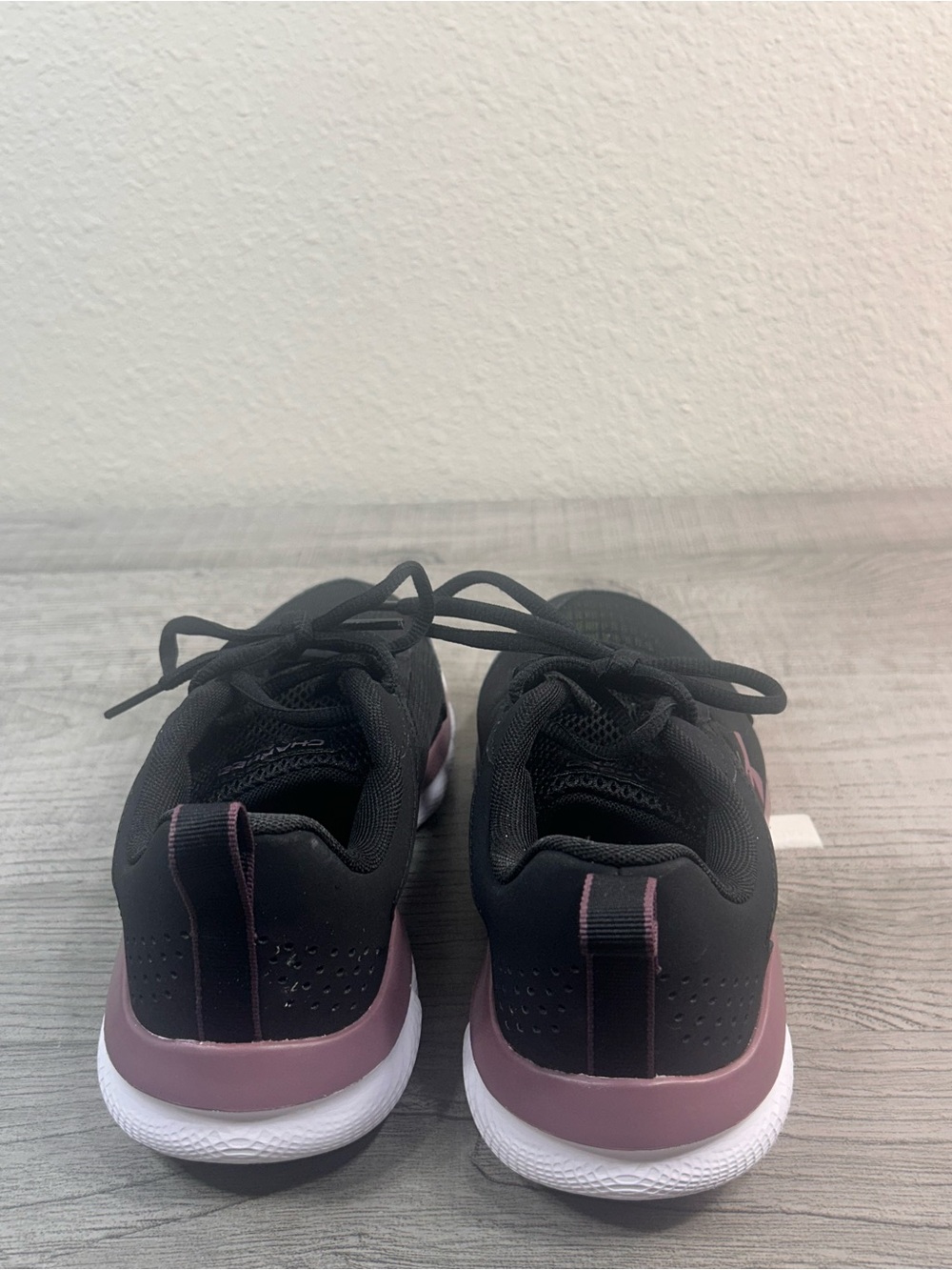 Under Armour Women's Charged Assert Black & Mauve Athletic Running Sneakers Sz7 - Picture 5 of 11